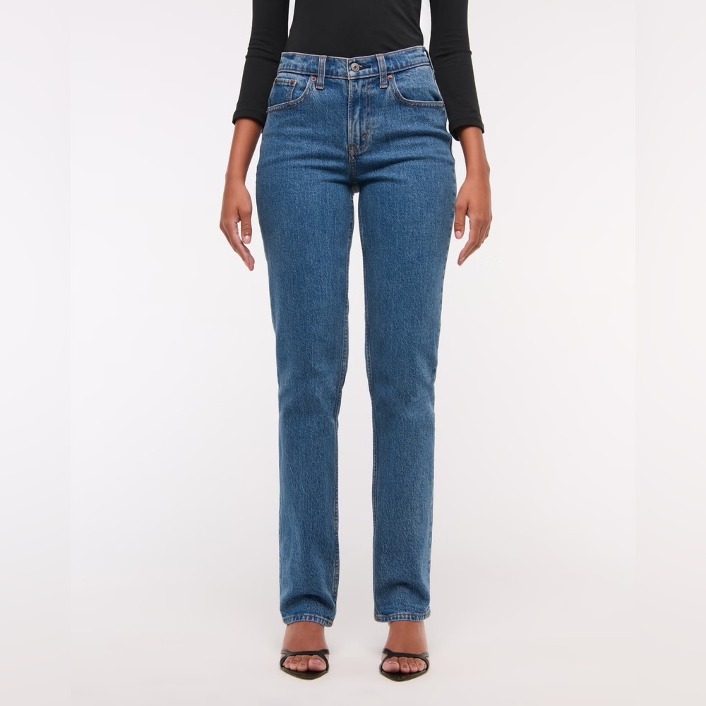 Abercrombie & Fitch - Curve Love Mid Rise 90s Straight Jean